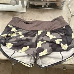 Lululemon Camo Speed ups